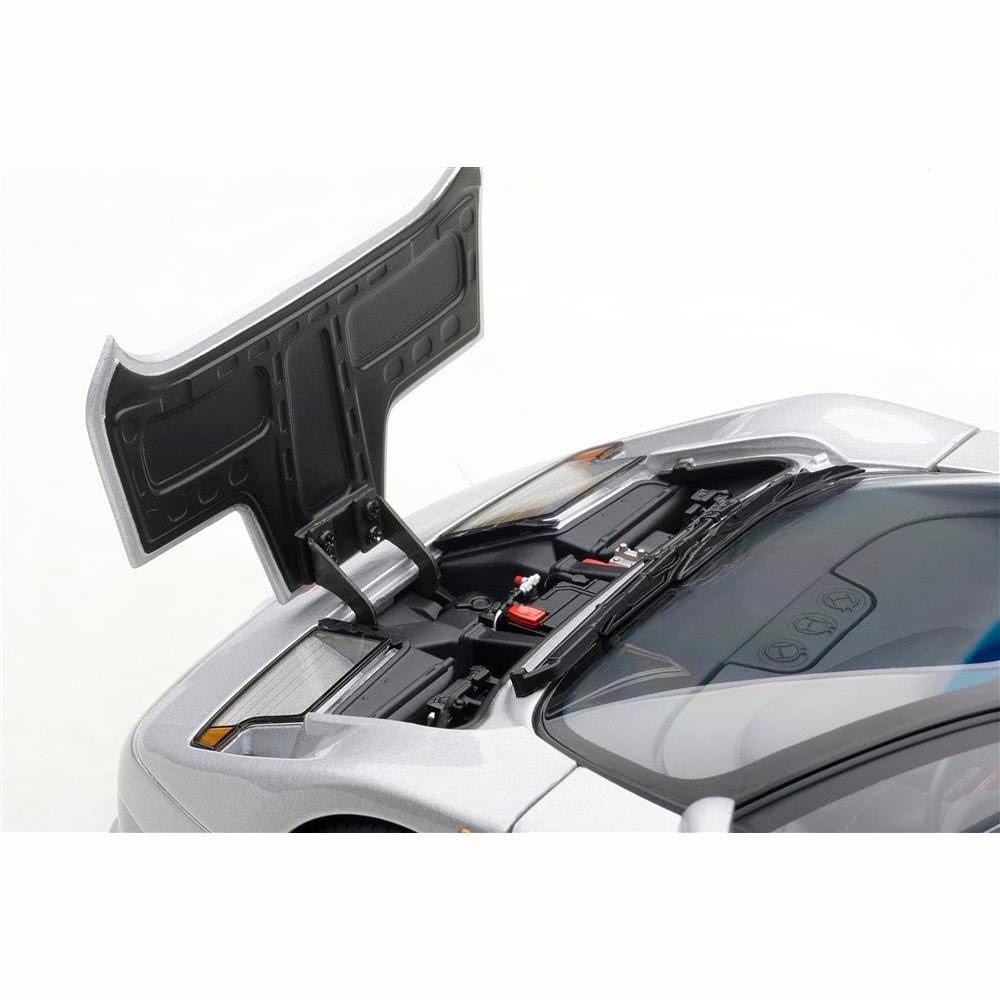 1/18 Diecast Car Model T45134