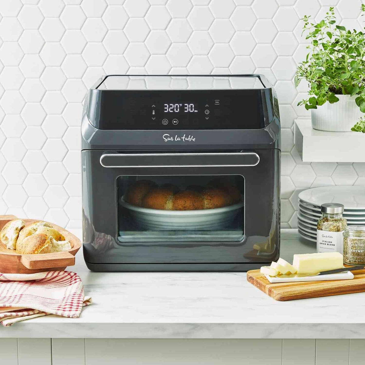 16 Qt Air Fryer Oven with 12 in 1 Functions, 7 accessories, Black K4012