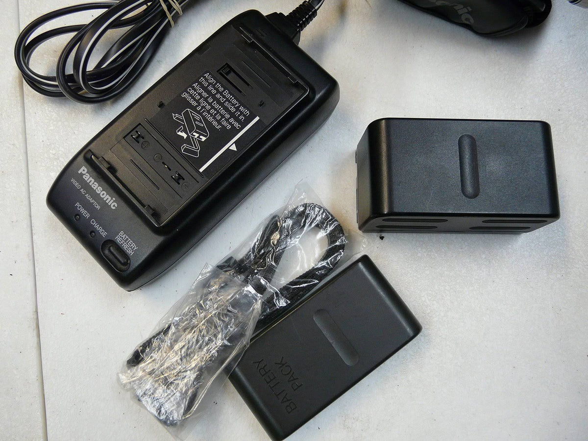 Compact VHS/VHS-C Palmcorder Camcorder Bundle K488