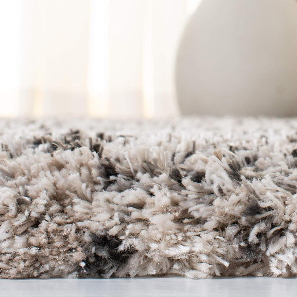 Cream & Grey 6' x 9' Non-Shedding Area Rug O7815