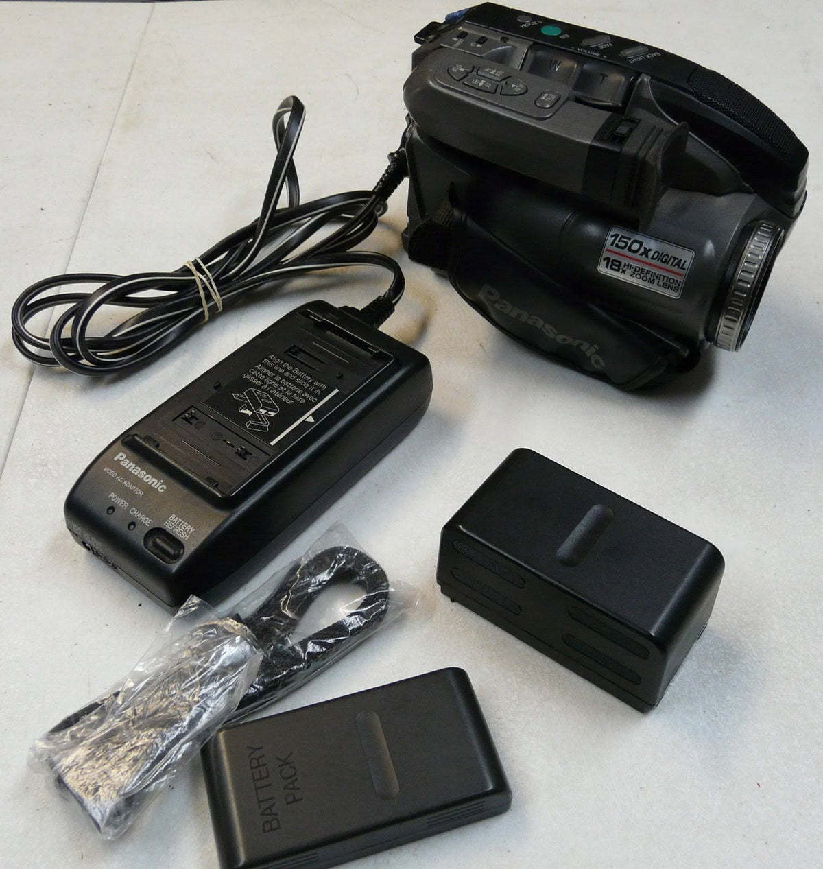 Compact VHS/VHS-C Palmcorder Camcorder Bundle K488