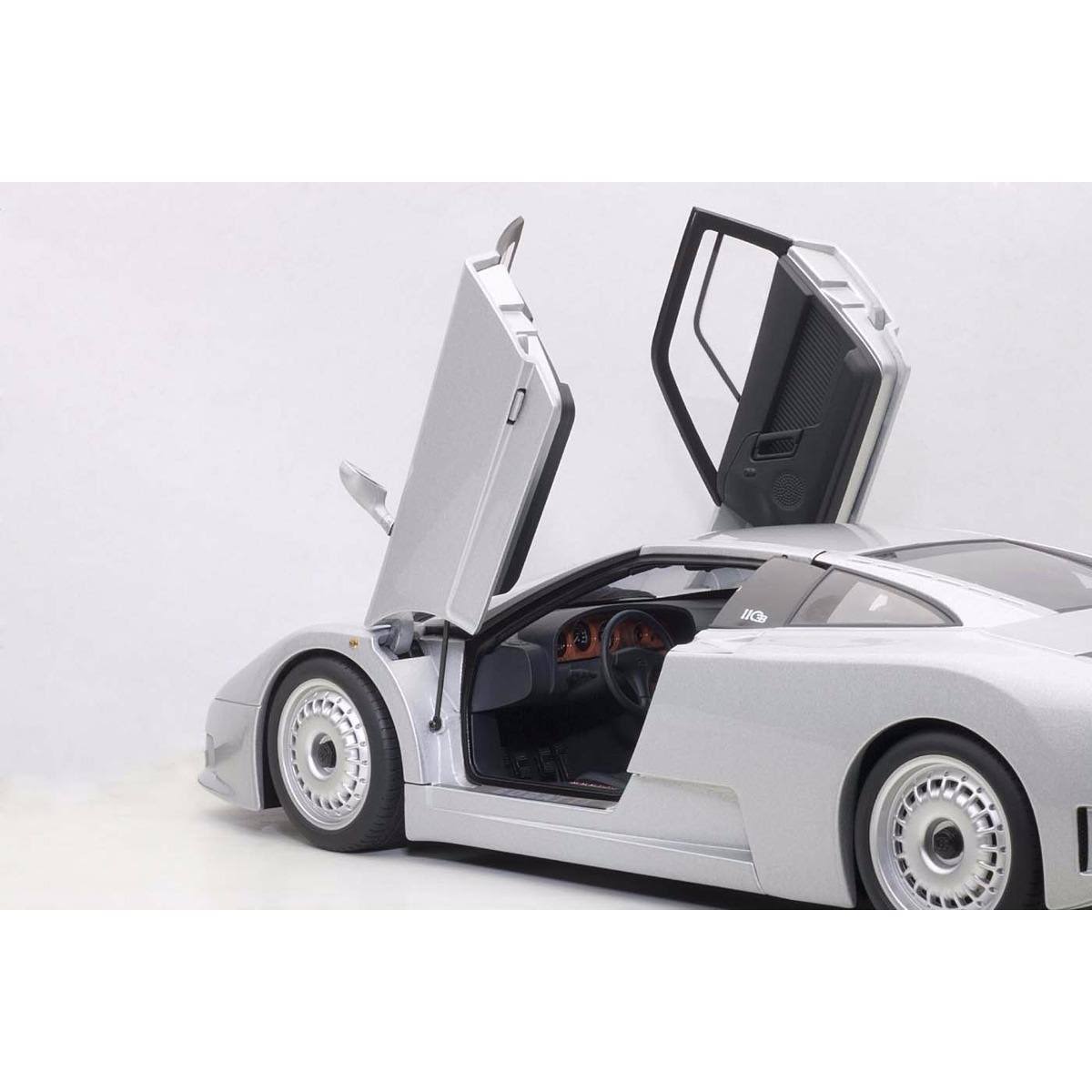 1/18 Diecast Car Model T45134