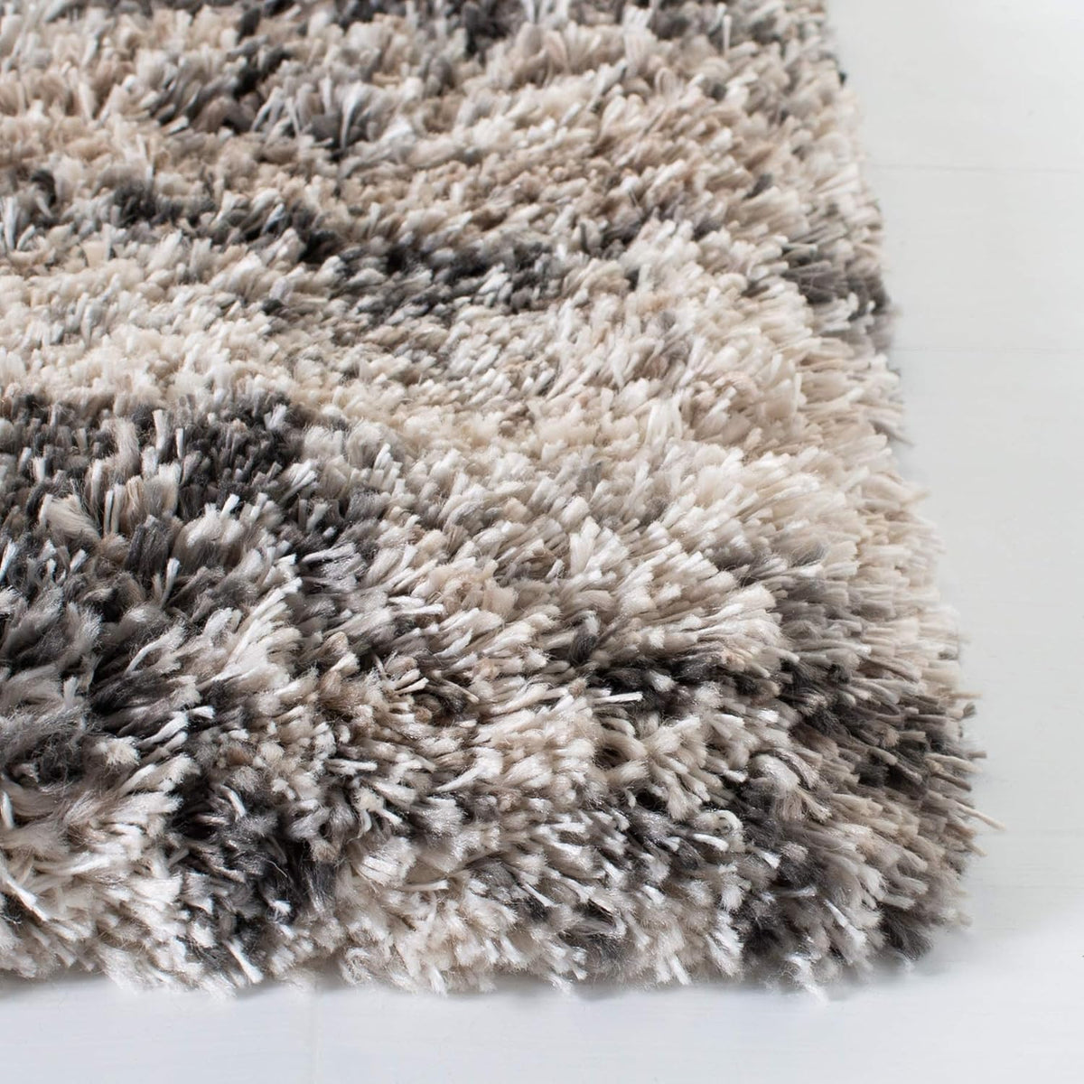 Cream & Grey 6' x 9' Non-Shedding Area Rug O7815