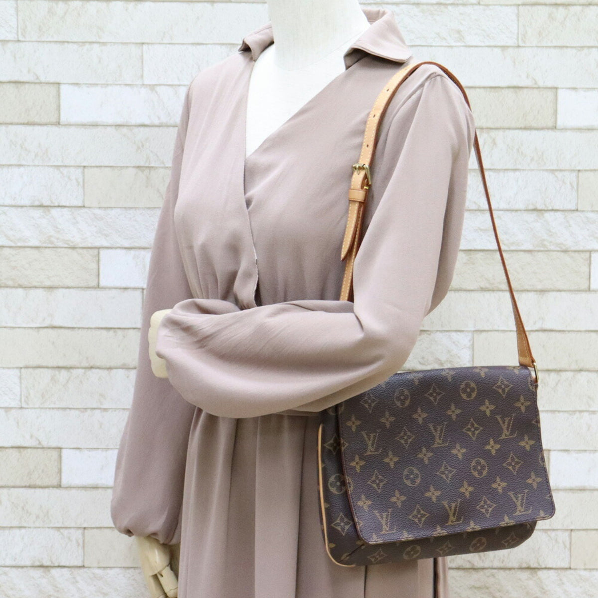 Pre-Owned Brown Canvas Shoulder Bag N5285