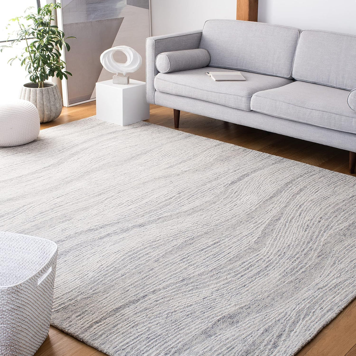 Grey & Ivory 8' x 10' Handmade Wool Area Rug H8671