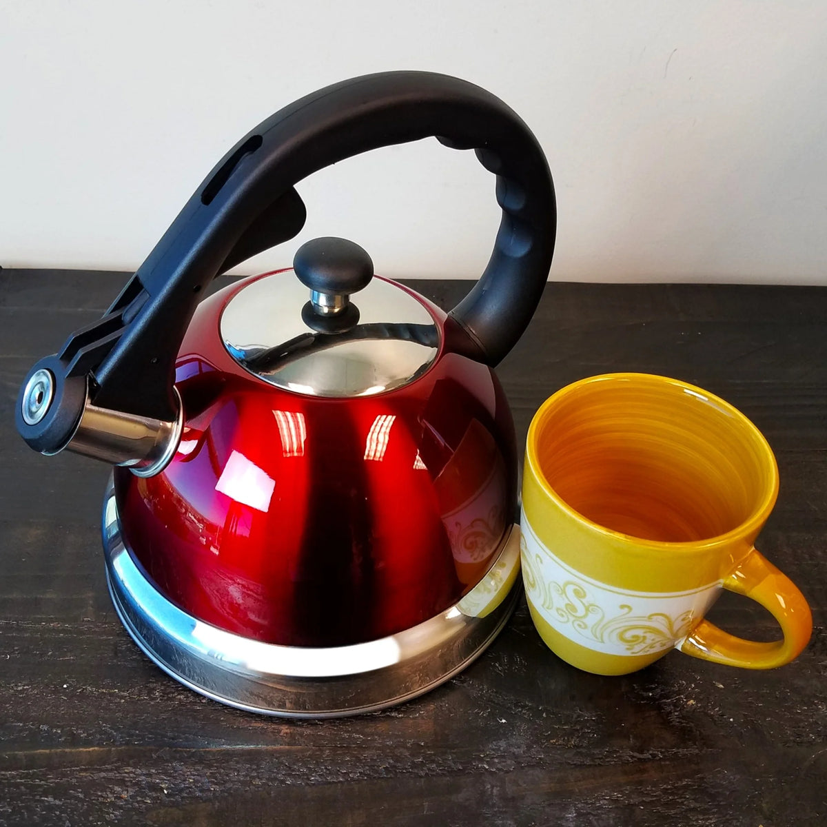 1.7 Qt Whistling Stainless Steel Tea Kettle in Red A567