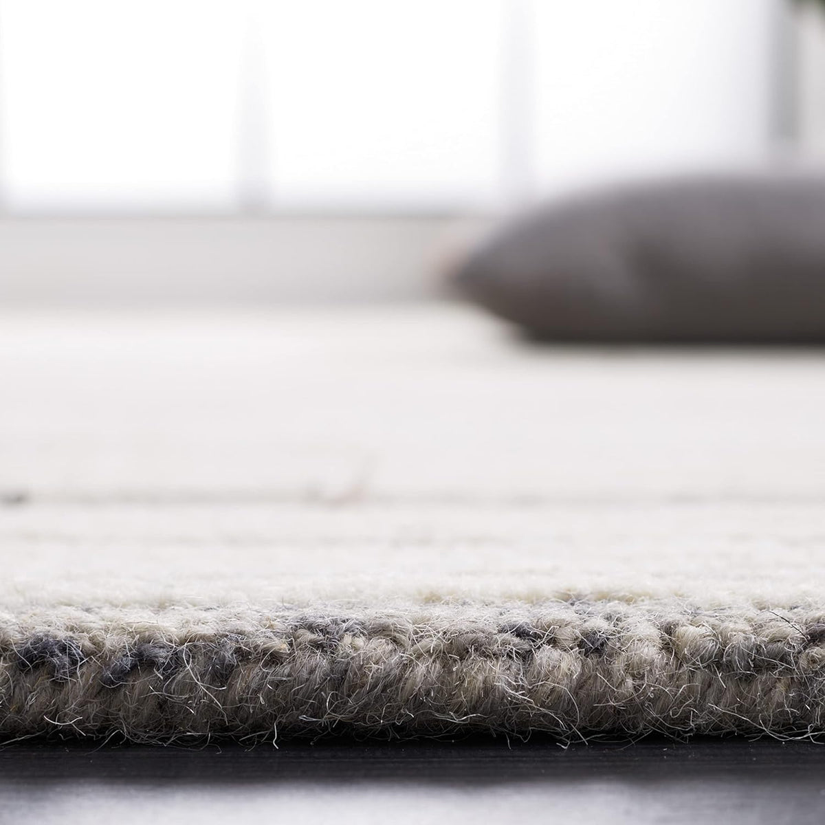 Grey & Ivory 8' x 10' Handmade Wool Area Rug H8671