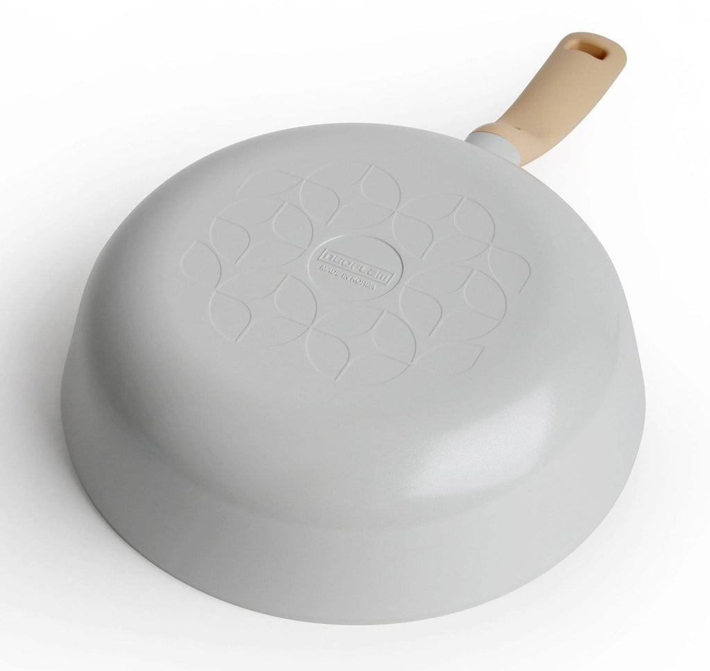 9.5-Inch Cast Aluminum Frying Pan with Soft-Touch V59706