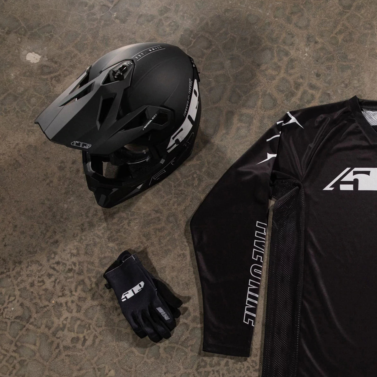 Black Tactical Helmet Y156